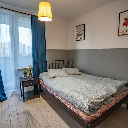 Waw Manhattan بيت شباب وارسو